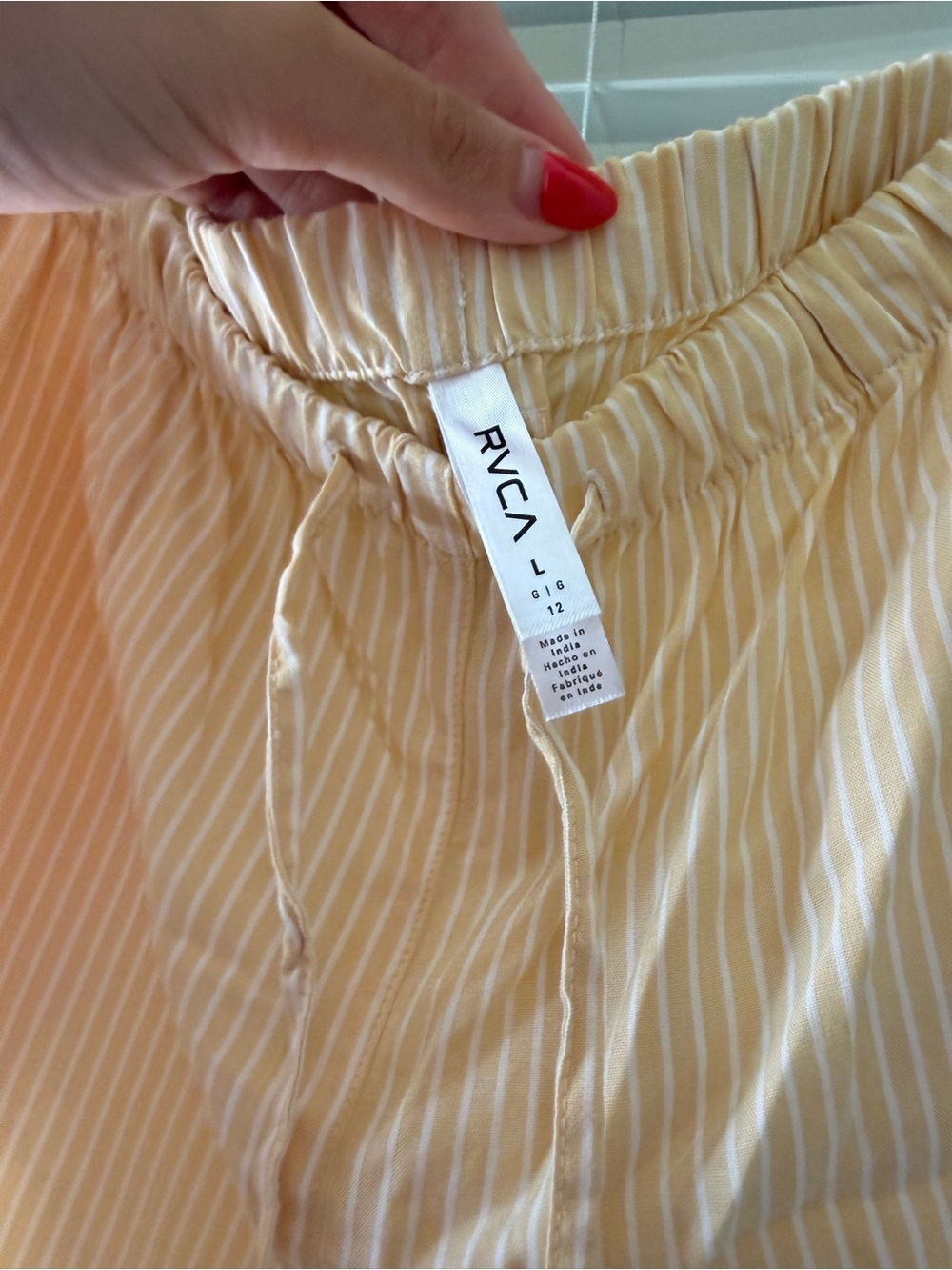 NWT RVCA Women’s Lightweight Striped Yellow Shorts - Picture 3 of 4